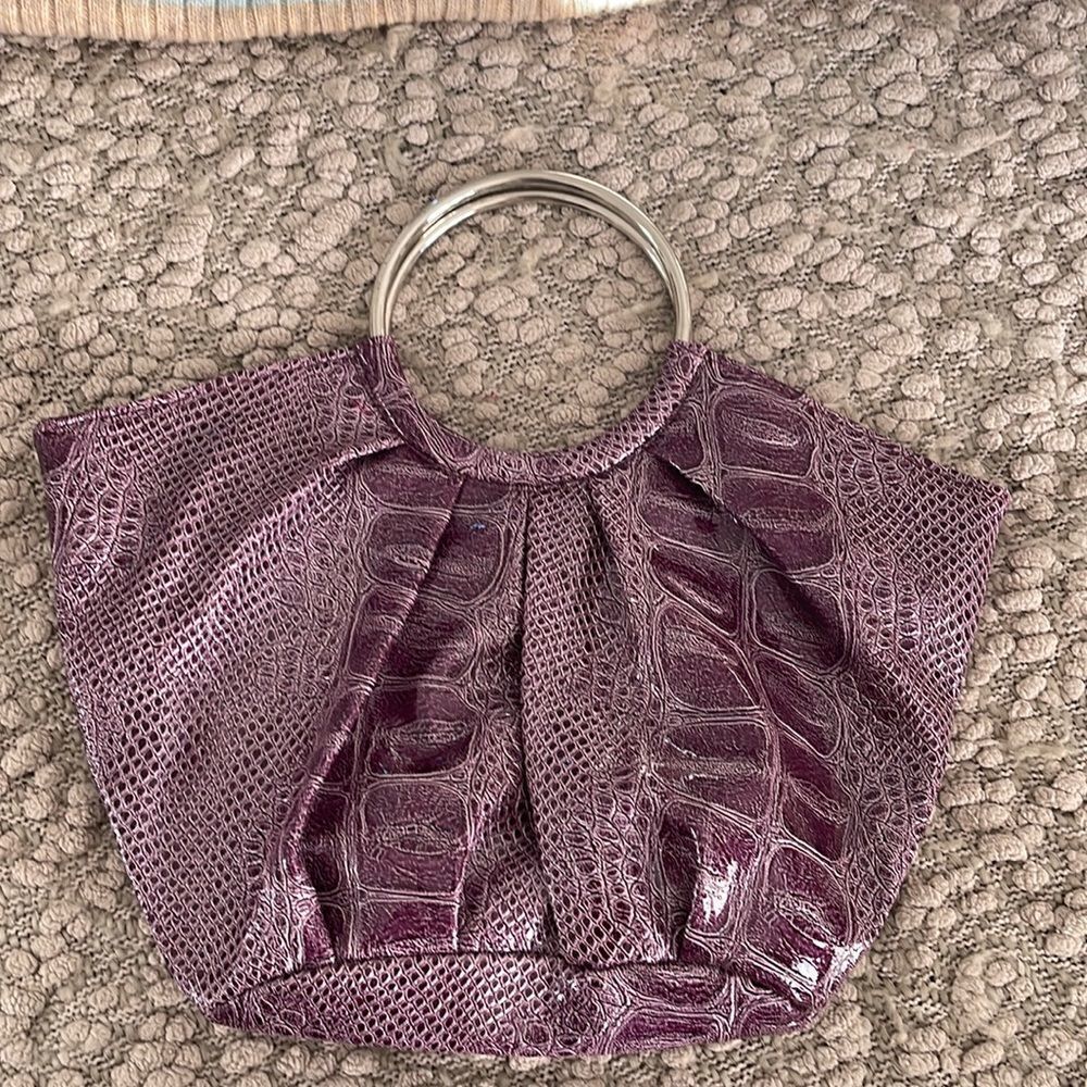 GIANNINI Lavender colored clutch bag w metal handles.‎